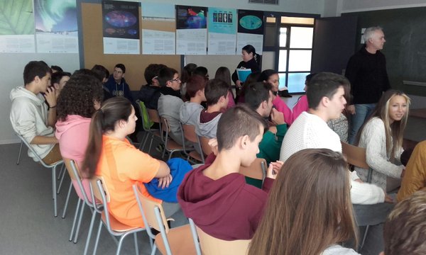 Els alumnes de l'Institut durant el taller xerrada
