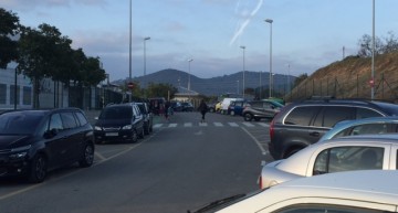 El vial davant l’entrada de Mas Prats aquest matí a quarts de 9 El vial davant l’entrada de Mas Prats aquest matí a quarts de 9
