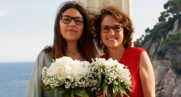 L’escriptora Alba Saskia (esquerra) acompanyada de la periodista Mònica Huguet (dreta). Aj. Blanes L’escriptora Alba Saskia (esquerra) acompanyada de la periodista Mònica Huguet (dreta). Aj. Blanes