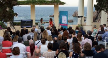 Presentació del llibre “Con un par de alas” a Blanes. Aj. Blanes Presentació del llibre “Con un par de alas” a Blanes. Aj. Blanes