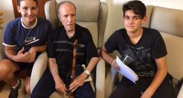 En Jose (esquerra) i l’Ethan (dreta) han acompanyat en Jordi (centre) En Jose (esquerra) i l’Ethan (dreta) han acompanyat en Jordi (centre)