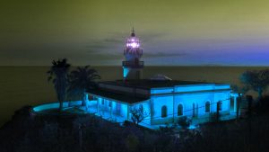 El Far de Calella s'il·lumina avui de color blau, sumant-se així al Dia Mundial de la Diabetis - Ajuntament de Calella