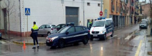 Gendarmeria Francesa i Mossos al lloc on van abandonar el cotxe. Foto: El Pais