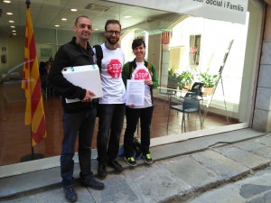 Membres de la plataforma amb el plec d'al·legacions