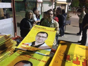 Alemany amb els cartells electorals