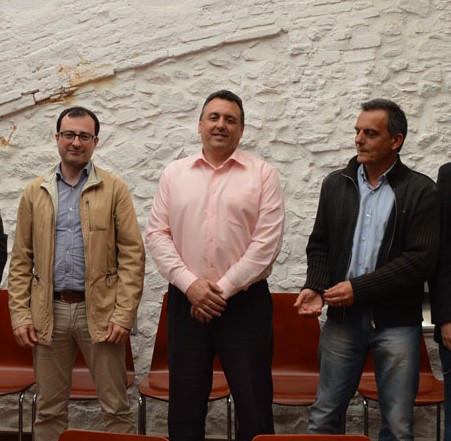 D´esquerra a dreta: Alemany, Bermán i Victòria a la sala de plens. Arxiu.