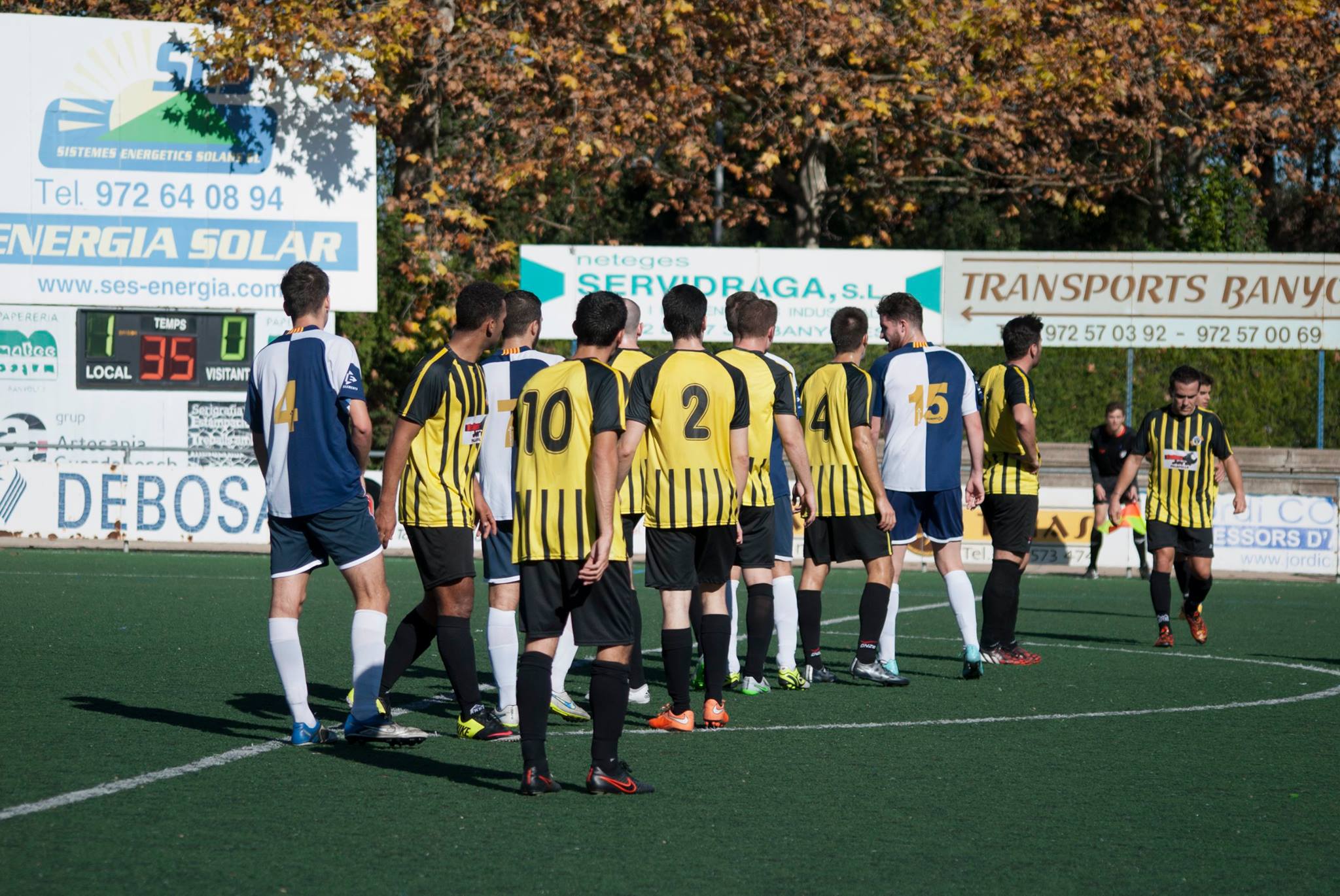 Un moment del partit contra el Banyoles. Foto. Albert Amaya