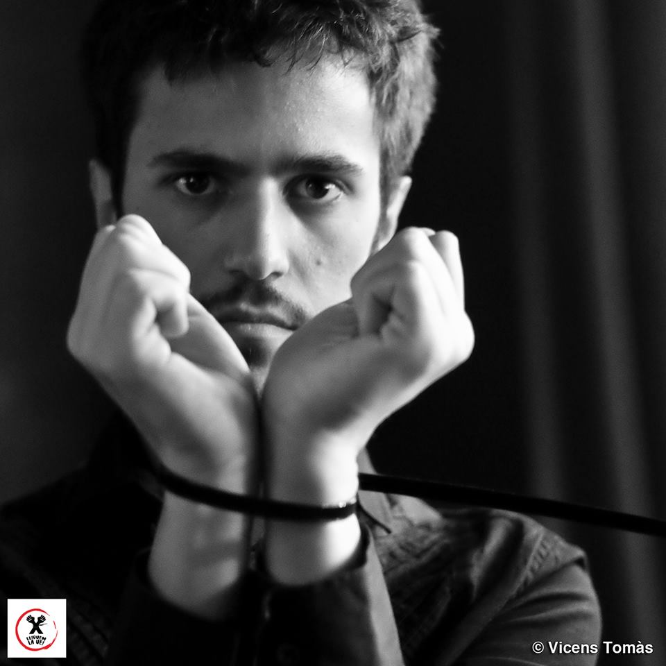 Marc Barceló, director de cine, amb les mans lligades