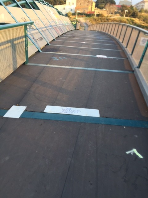 El consistori ha tapat els forats amb aquestes plaques per evitar accidents
