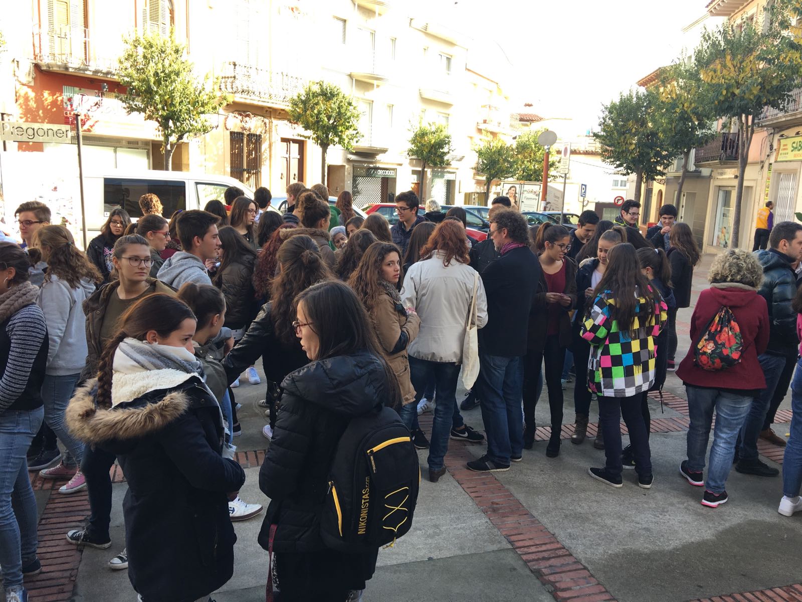 La plaça de l'Ajuntament s'ha omplert de ciutadans contra la violència de gènere / RP