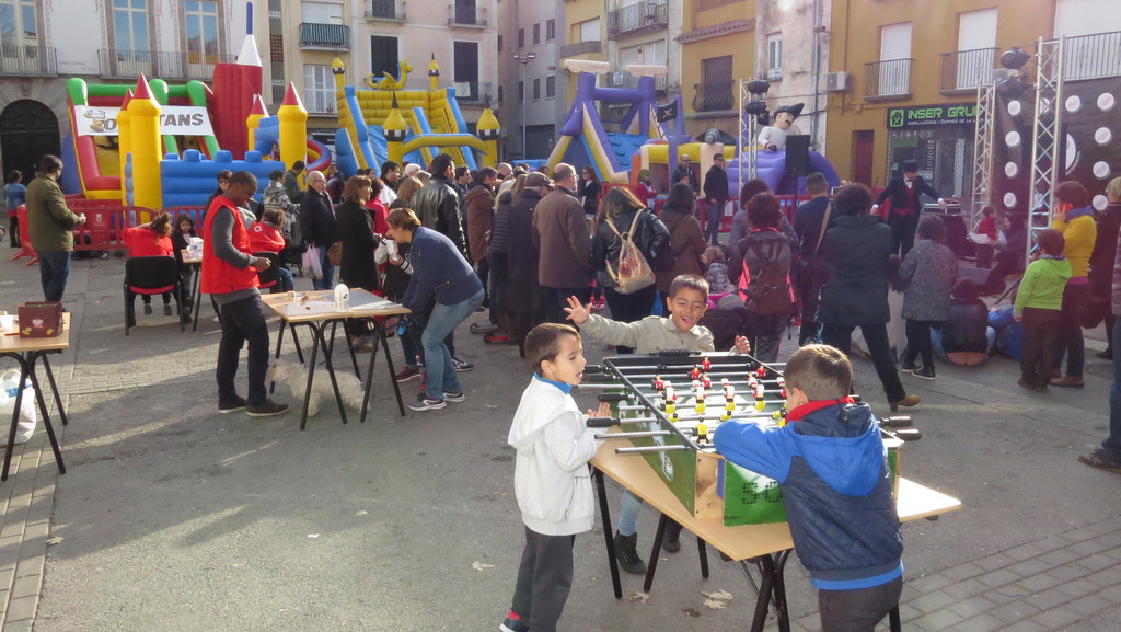 Activitats de la Creu Roja Joventut de Blanes el Dia de l'Infant 2016 / Autor. Aj. Blanes