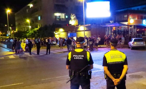 Presència policial a la zona d'oci nocturn de Blanes. AJ. Blanes