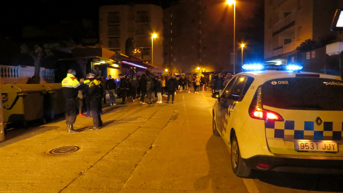 Vigilància policial a la zona d'oci nocturn. Aj. Blanes