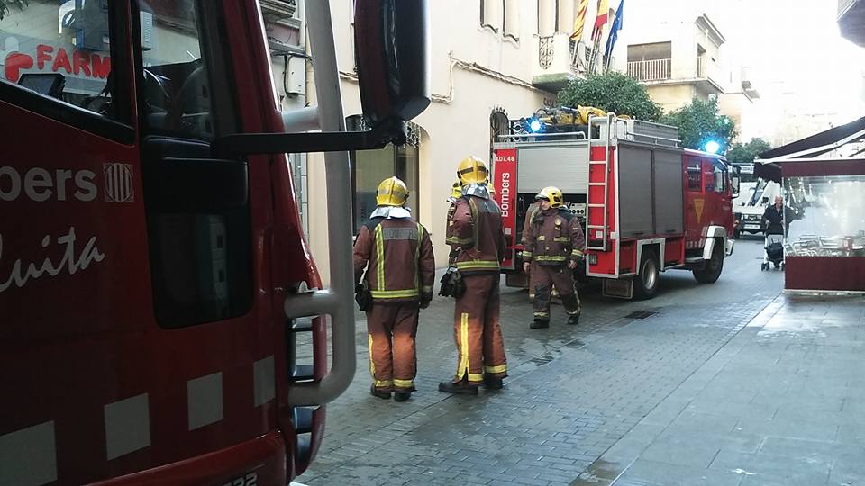 Incendi en una cuina de Malgrat de Mar. Foto. El Malgratenc