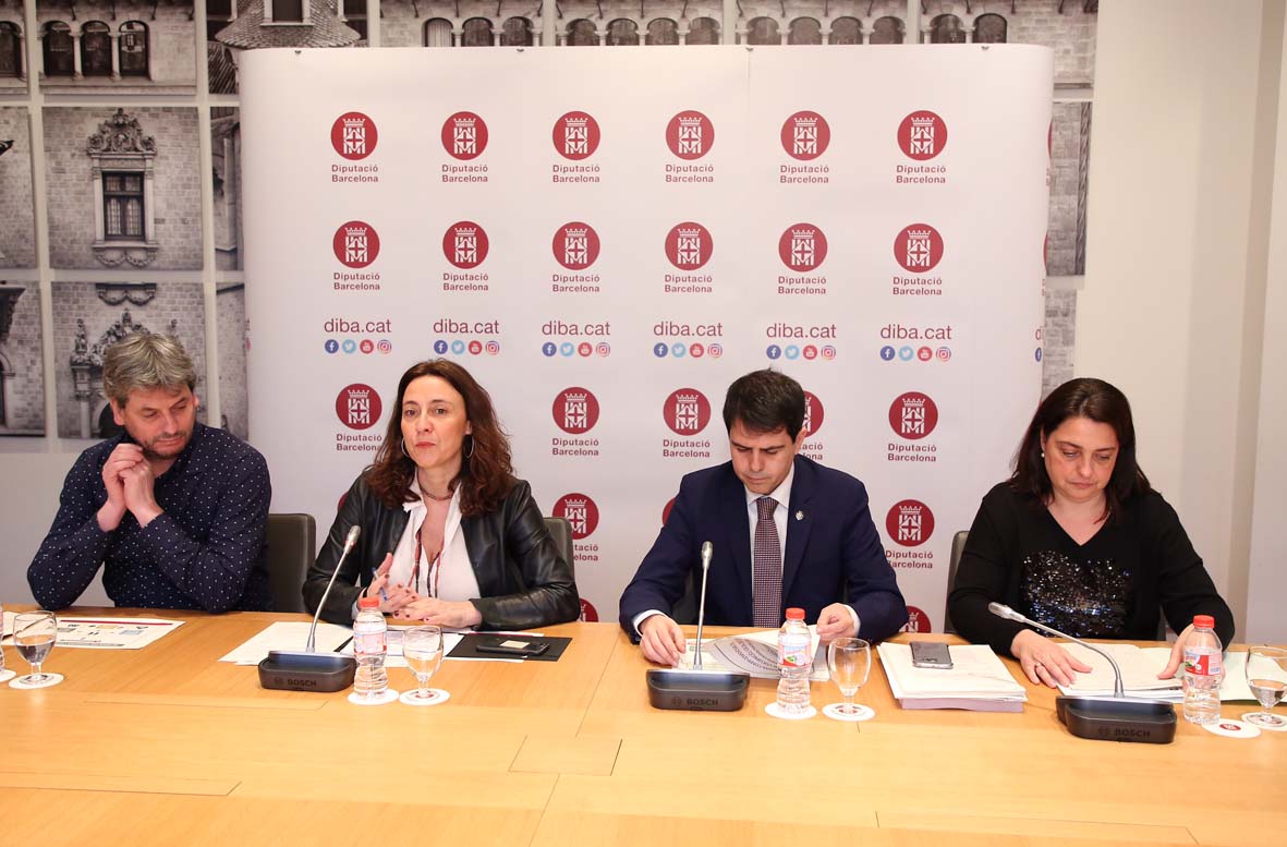 Dionís Guiteras, Mercè Conesa, Marc Castells i Sònia Recasens, durant la roda de premsa de presentació. Pau Fabregat (DIBA) 