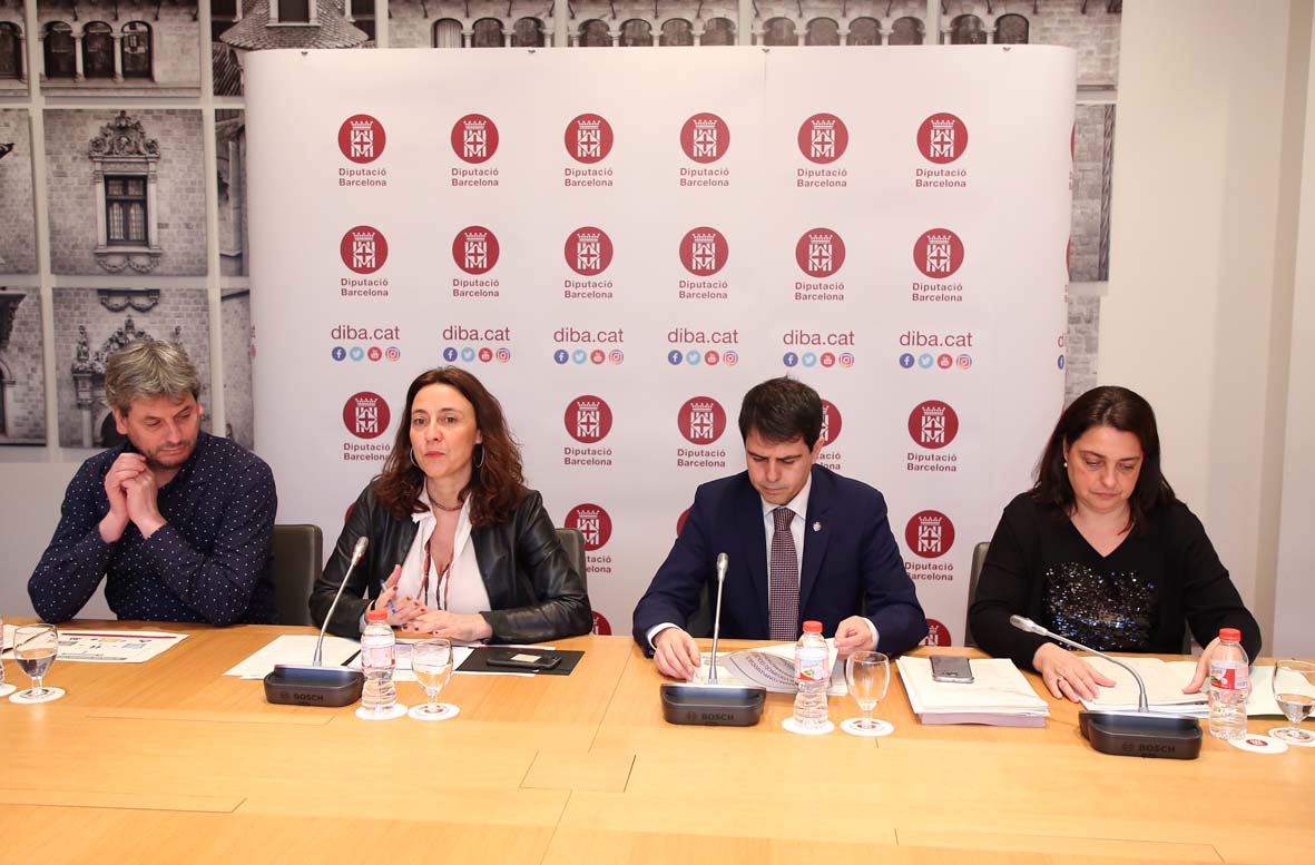 Dionís Guiteras, Mercè Conesa, Marc Castells i Sònia Recasens, durant la roda de premsa de presentació. Pau Fabregat (DIBA)