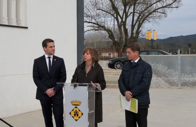 D’esquerra a dreta, Jordi Camps (alcalde de Vidreres), Meritxell Borràs (consellera de Governació) i Salvador Balliu (alcalde de Caldes). CCSelva 