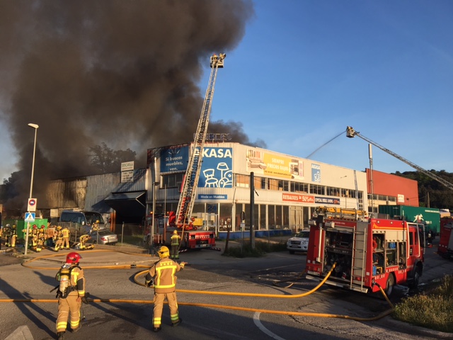 Incendi al taller d'autocars. RP