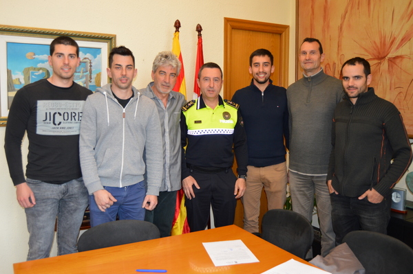 Les 5 incorporacions a la Policia Local amb l'alcalde Miquel Lupiáñez i el cap Joan Garcia. Aj. Blanes