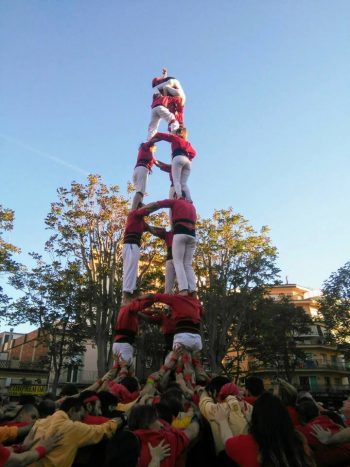 Castell de 3d7 dels Maduixots en la celebració del 3r aniversari. Castellers de l'Alt Maresme