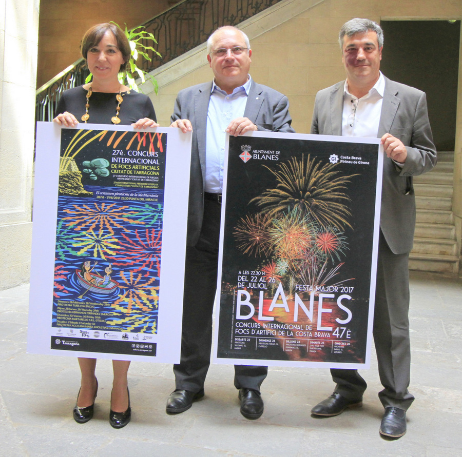 Begoña Floria, regidora de Festes de Tarragona (esquerra), Lluís Puig, director general de Cultura Popular de la Generalitat (centre) i Quim Torrecillas, regidor de Cultura de Blanes. Fotografia: Joaquim Llorens
