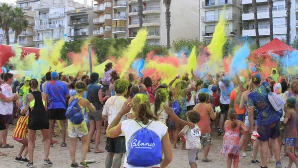 Més de 1.200 persones han participat al II Color Blanes X Runners. Aj. Blanes