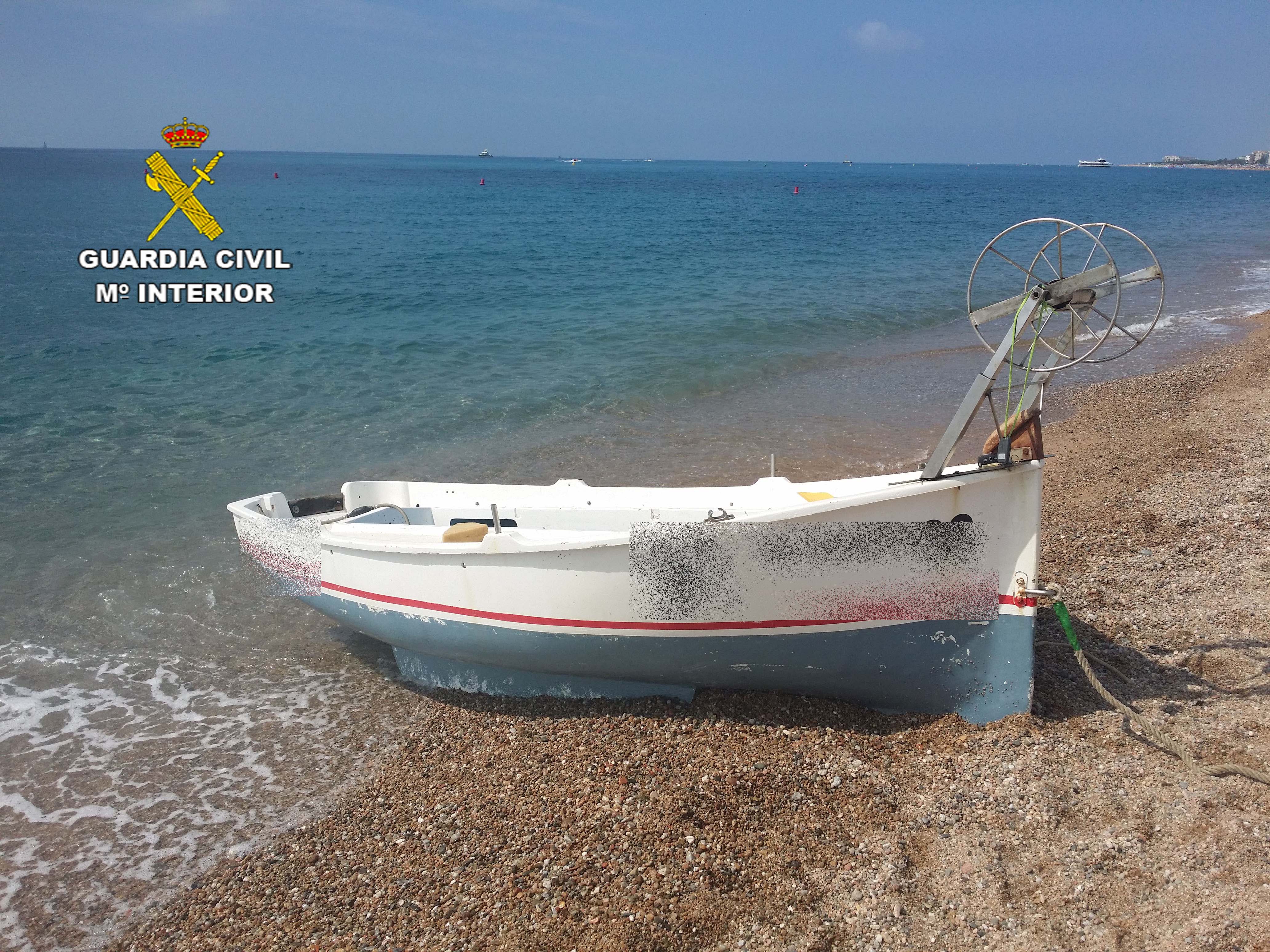 Embarcació recreativa intervinguda per pesca il·legal (Foto: Guàrdia Civil)