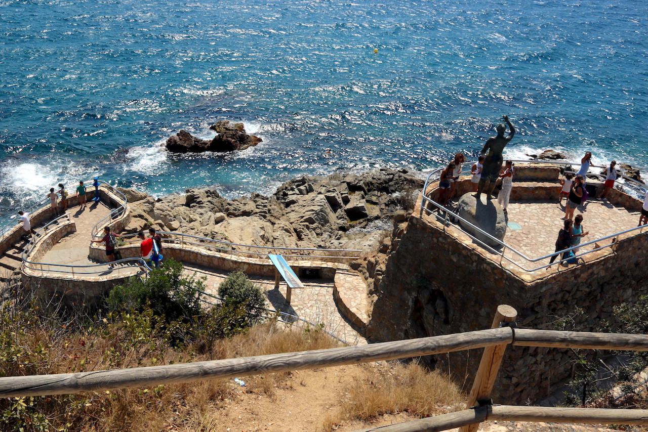 Mirador des d'on s'ha precipitat el turista. (ACN)